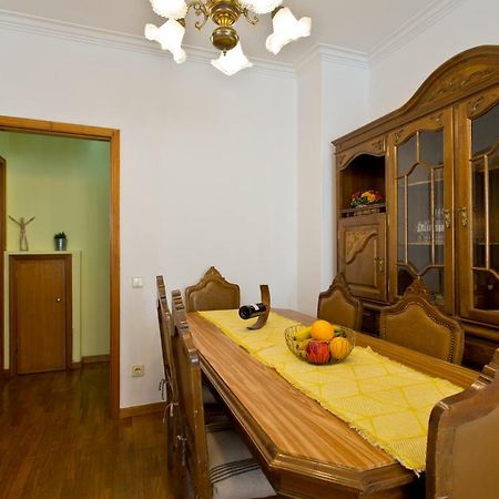 Rustic Bright Flat With Netflix - City Centre Porto Luaran gambar