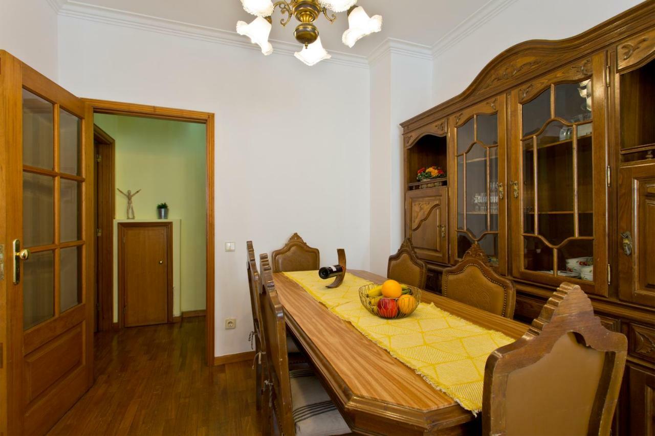 Rustic Bright Flat With Netflix - City Centre Porto Luaran gambar