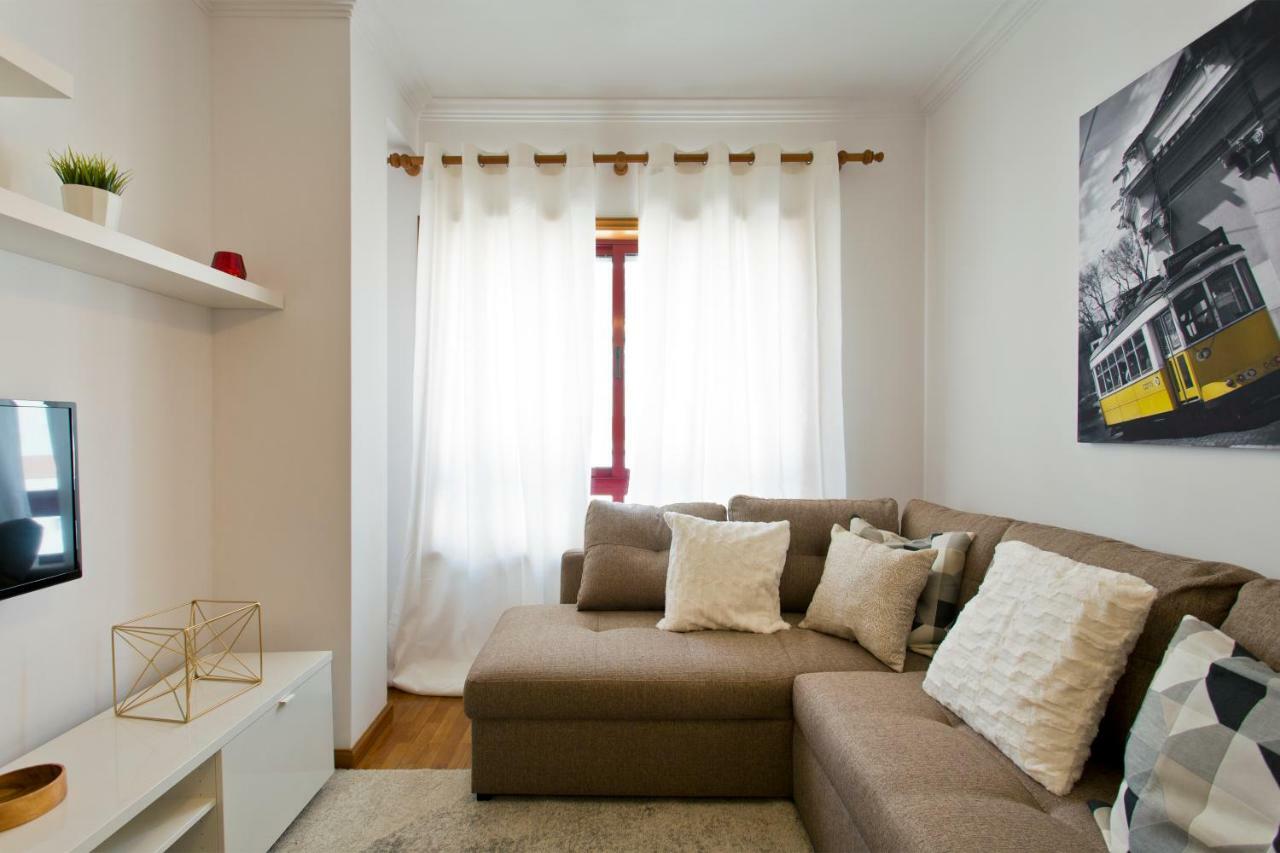 Rustic Bright Flat With Netflix - City Centre Porto Luaran gambar