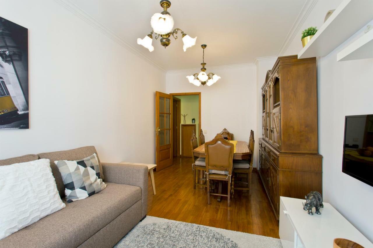 Rustic Bright Flat With Netflix - City Centre Porto Luaran gambar