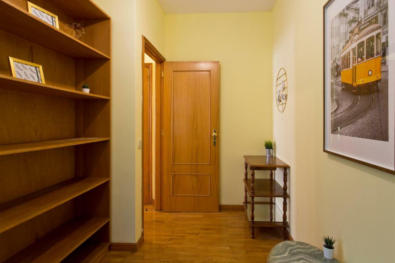 Rustic Bright Flat With Netflix - City Centre Porto Luaran gambar