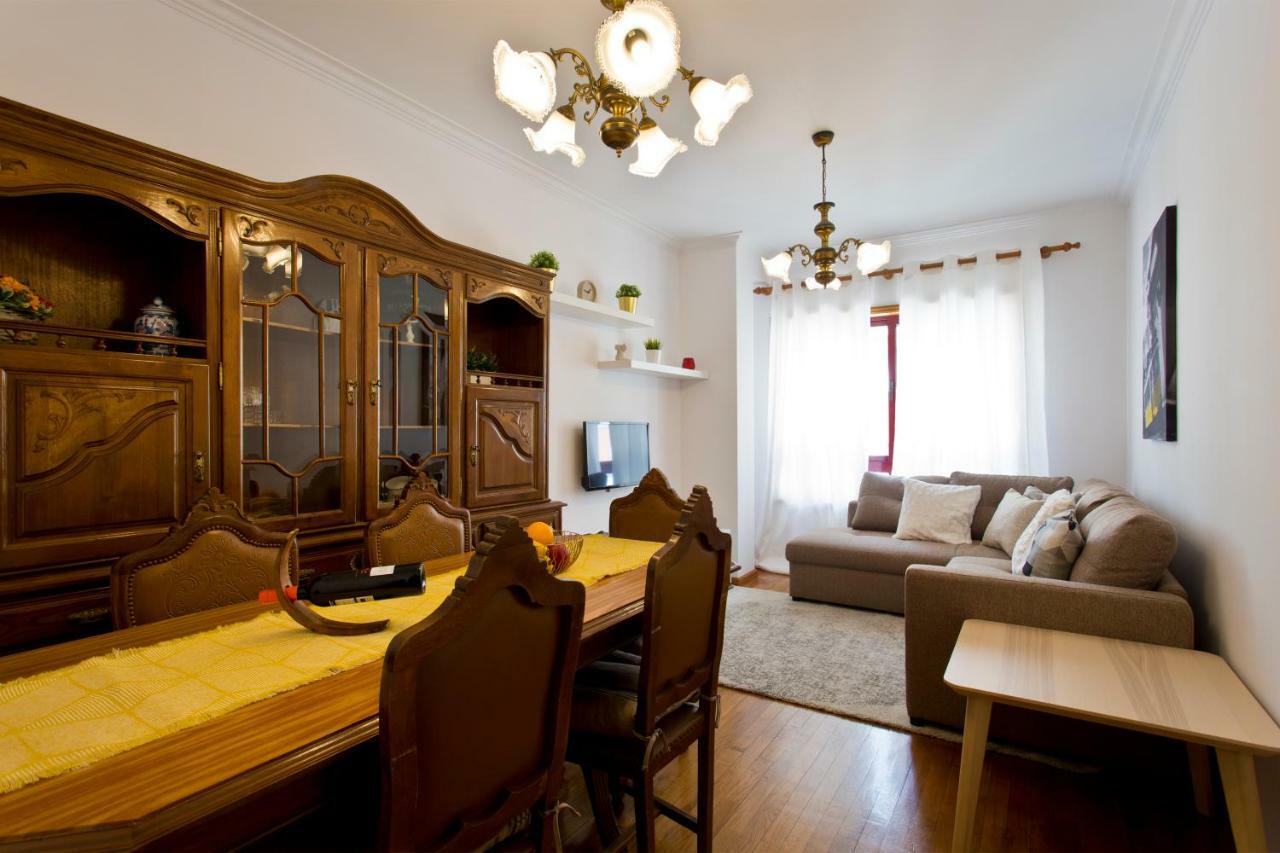 Rustic Bright Flat With Netflix - City Centre Porto Luaran gambar