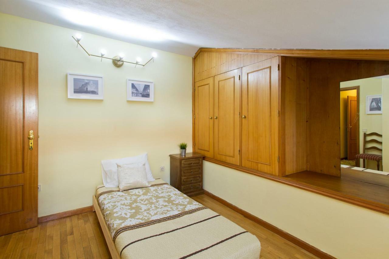 Rustic Bright Flat With Netflix - City Centre Porto Luaran gambar